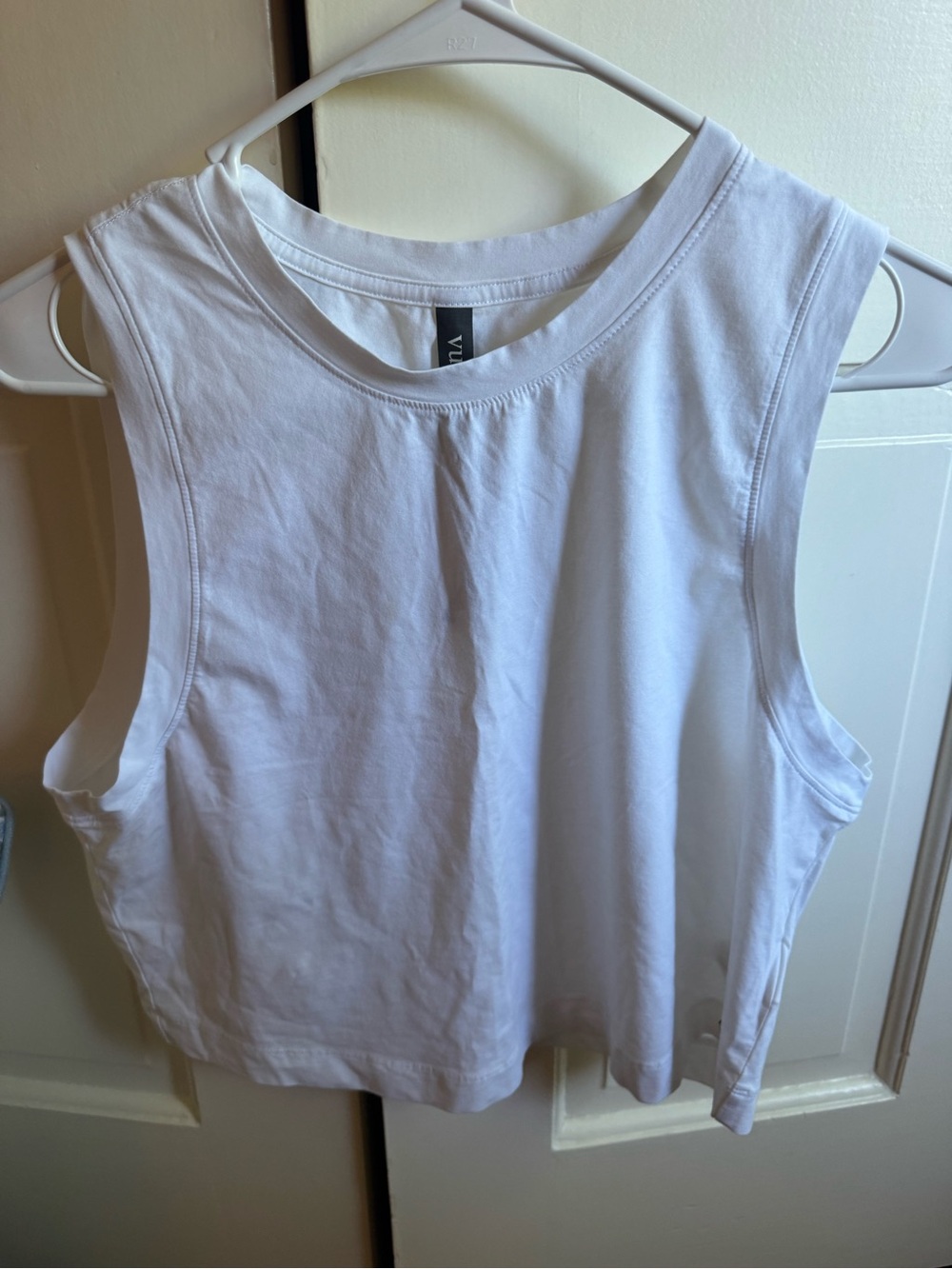 Vuori White Cropped Tank Top